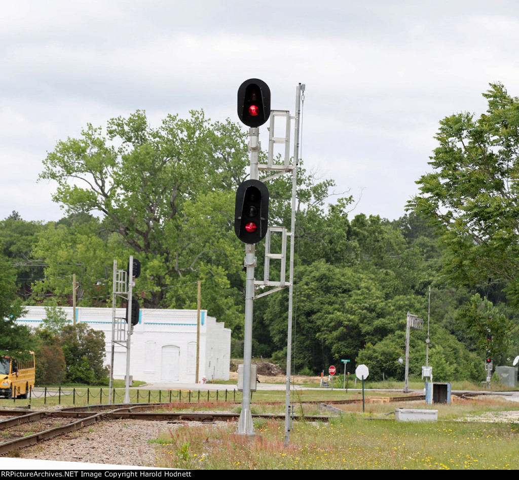 signal for east-west connection track with new lower 3 light head